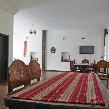 Sura Pietrei Craiului Hotell Zărneşti Exteriör bild