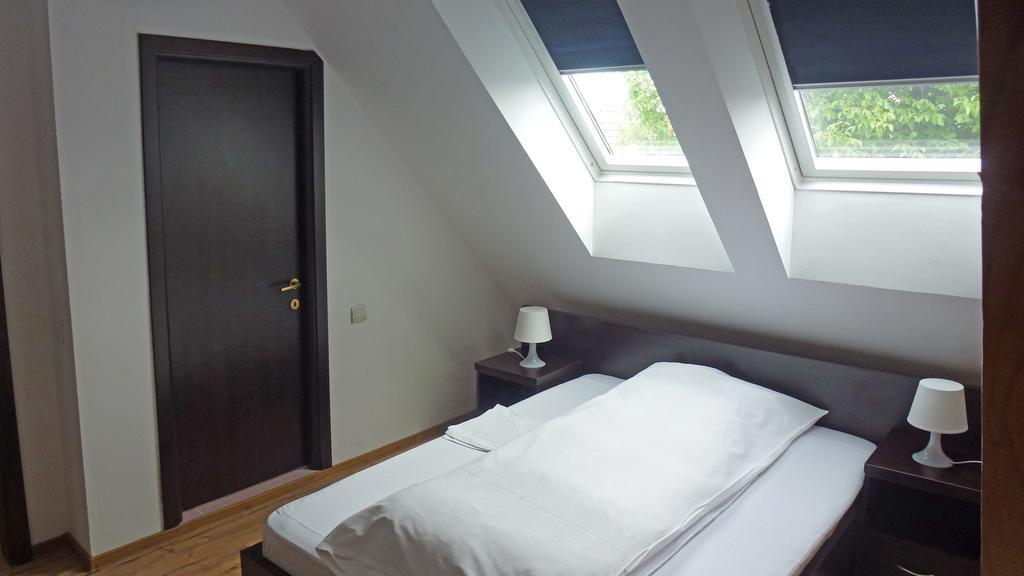 Sura Pietrei Craiului Hotell Zărneşti Exteriör bild
